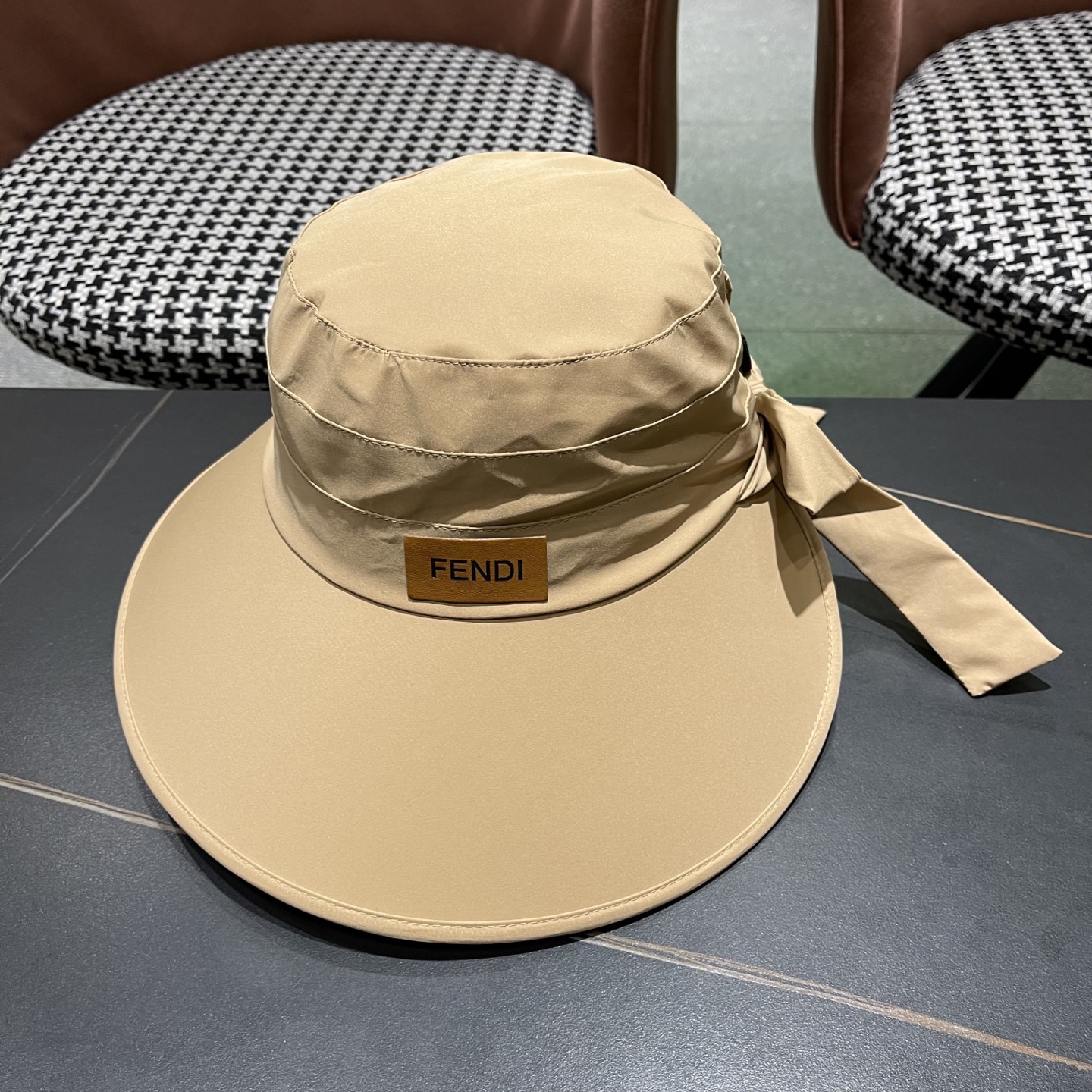  芬迪FENDI帽子女夏季新款渔夫帽防晒遮阳帽防紫外线大
帽檐太阳帽休闲帽盆帽
