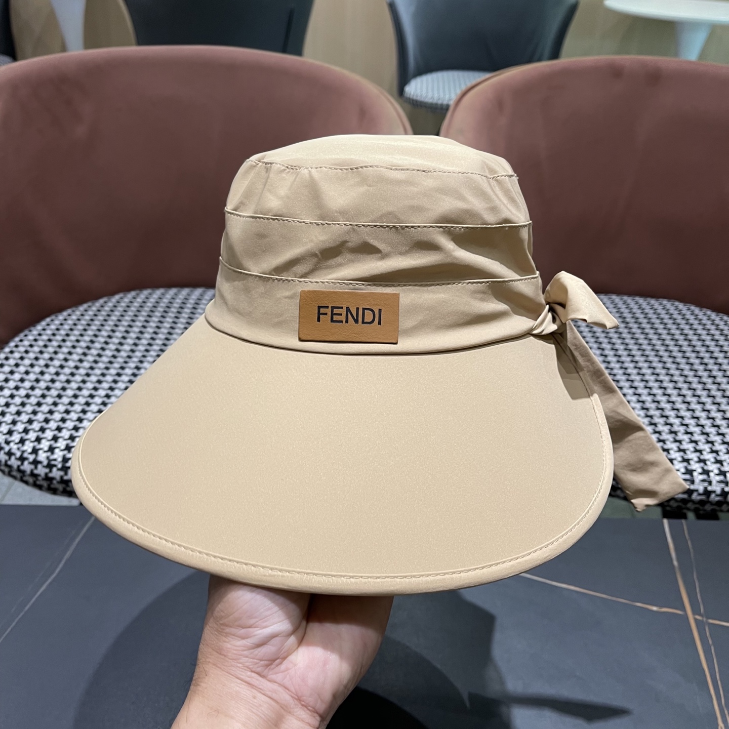  芬迪FENDI帽子女夏季新款渔夫帽防晒遮阳帽防紫外线大
帽檐太阳帽休闲帽盆帽