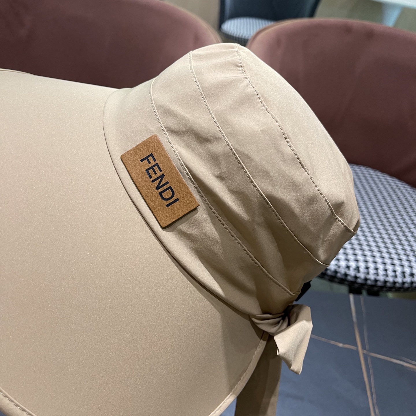  芬迪FENDI帽子女夏季新款渔夫帽防晒遮阳帽防紫外线大
帽檐太阳帽休闲帽盆帽