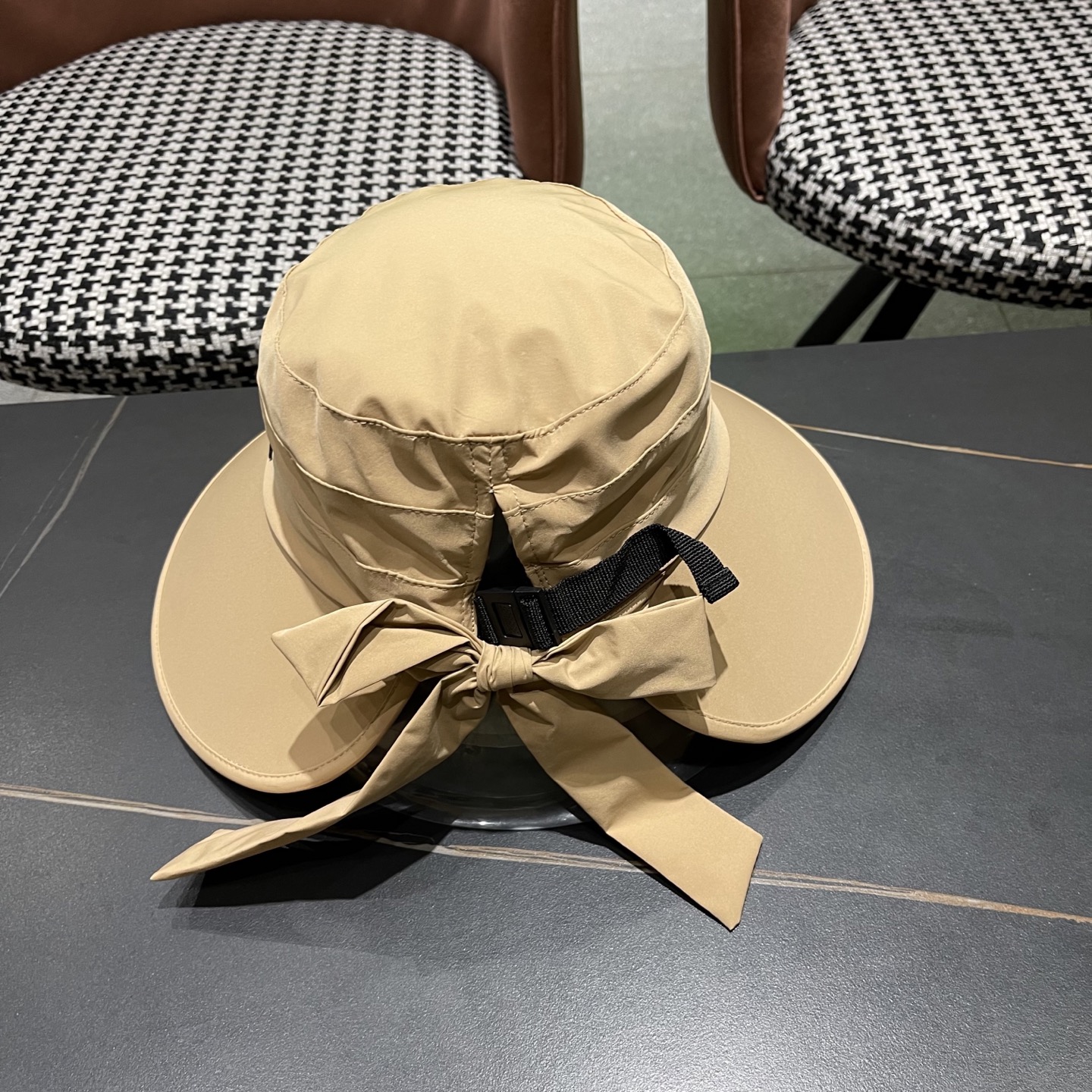  芬迪FENDI帽子女夏季新款渔夫帽防晒遮阳帽防紫外线大
帽檐太阳帽休闲帽盆帽