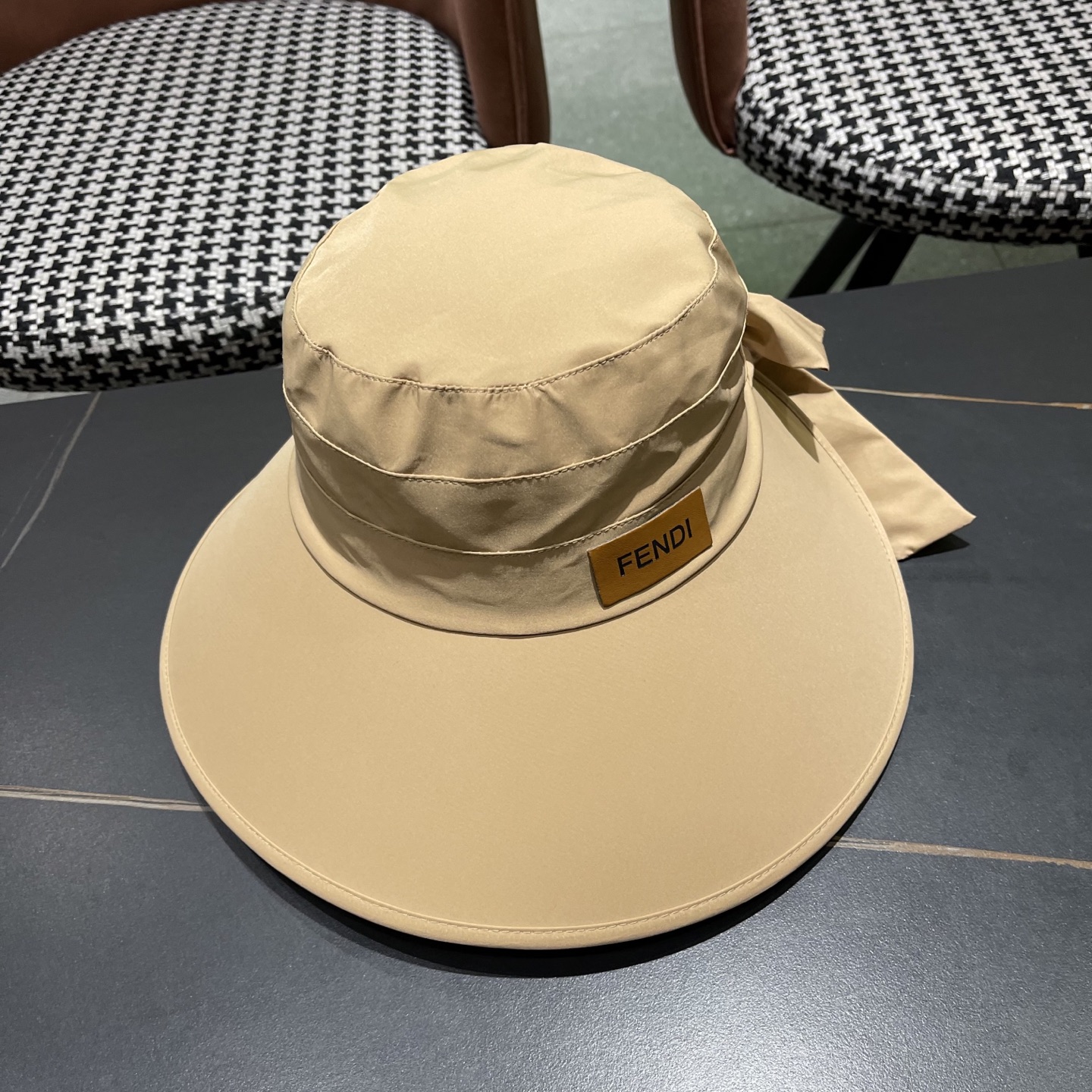  芬迪FENDI帽子女夏季新款渔夫帽防晒遮阳帽防紫外线大
帽檐太阳帽休闲帽盆帽