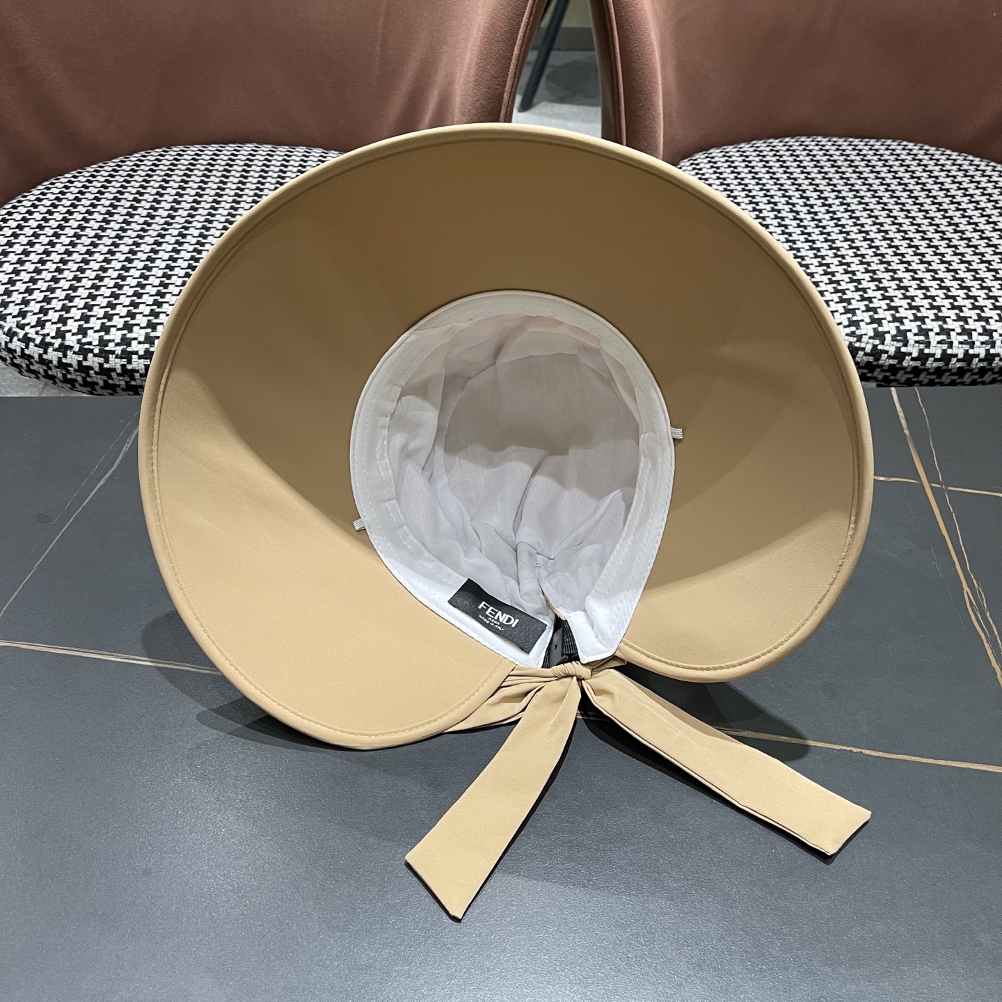  芬迪FENDI帽子女夏季新款渔夫帽防晒遮阳帽防紫外线大
帽檐太阳帽休闲帽盆帽