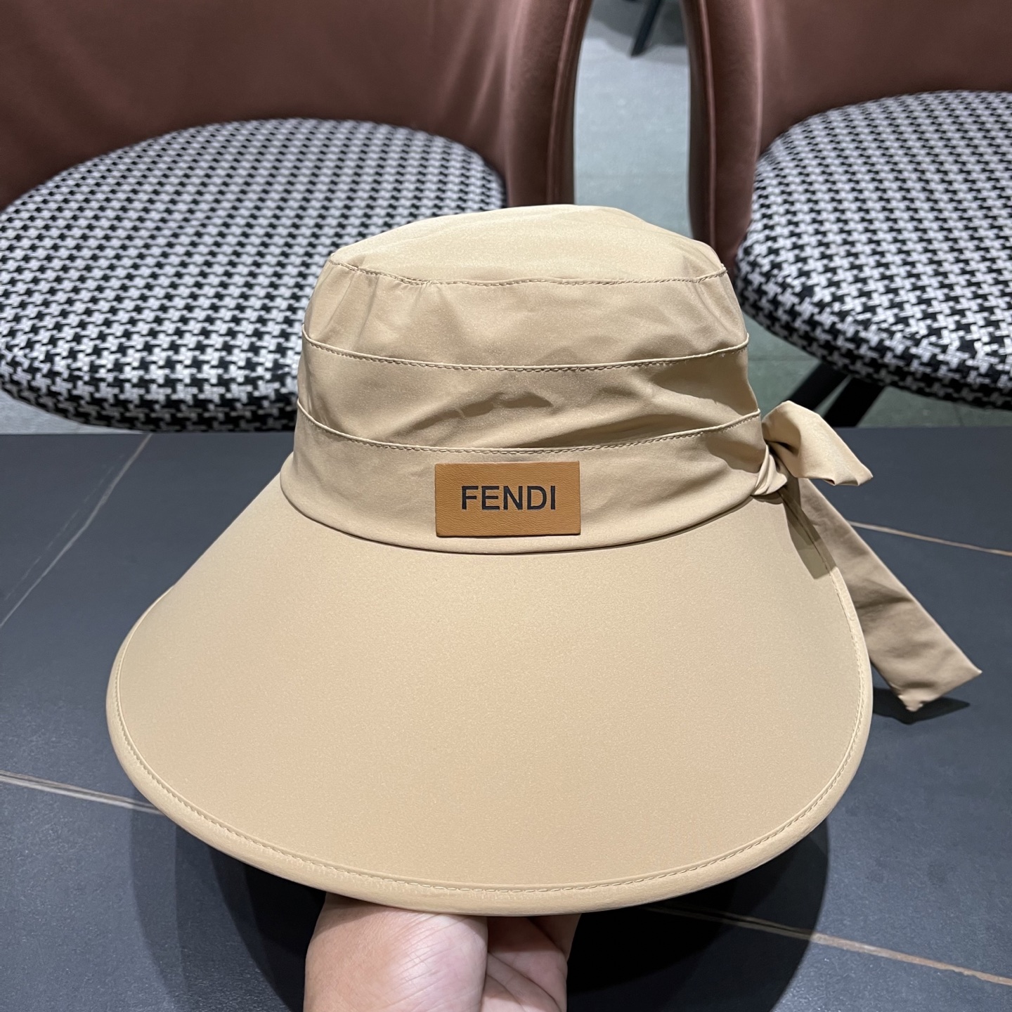  芬迪FENDI帽子女夏季新款渔夫帽防晒遮阳帽防紫外线大
帽檐太阳帽休闲帽盆帽