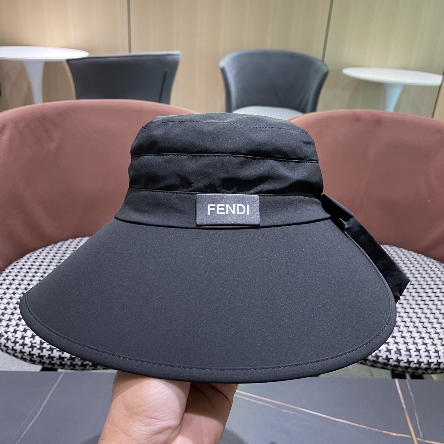  芬迪FENDI帽子女夏季新款渔夫帽防晒遮阳帽防紫外线大
帽檐太阳帽休闲帽盆帽