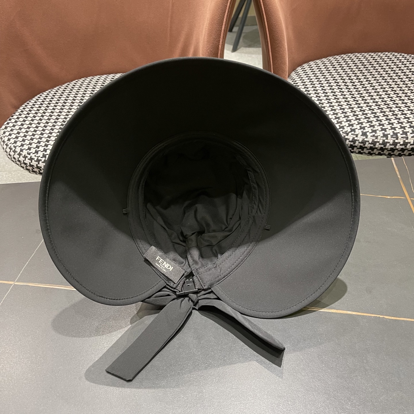  芬迪FENDI帽子女夏季新款渔夫帽防晒遮阳帽防紫外线大
帽檐太阳帽休闲帽盆帽