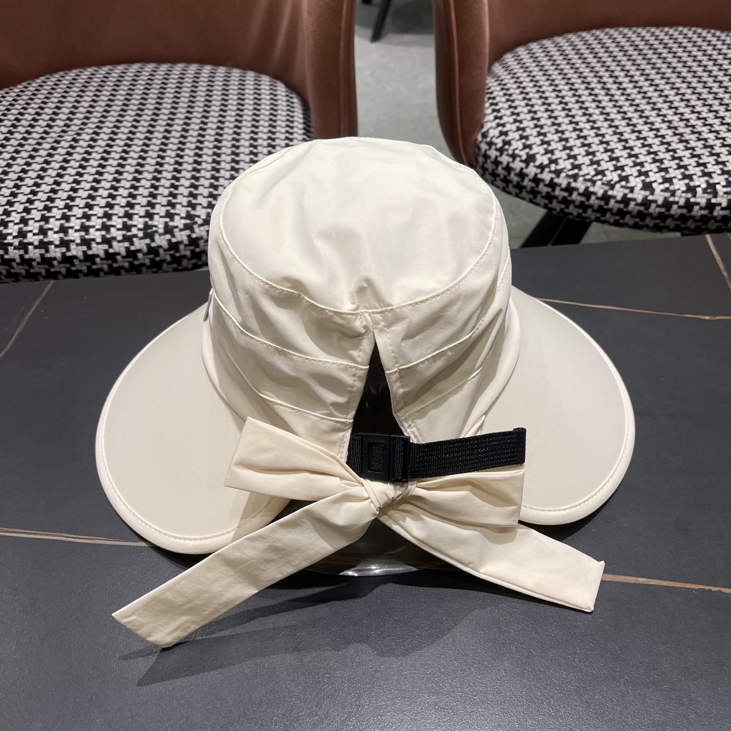  芬迪FENDI帽子女夏季新款渔夫帽防晒遮阳帽防紫外线大
帽檐太阳帽休闲帽盆帽