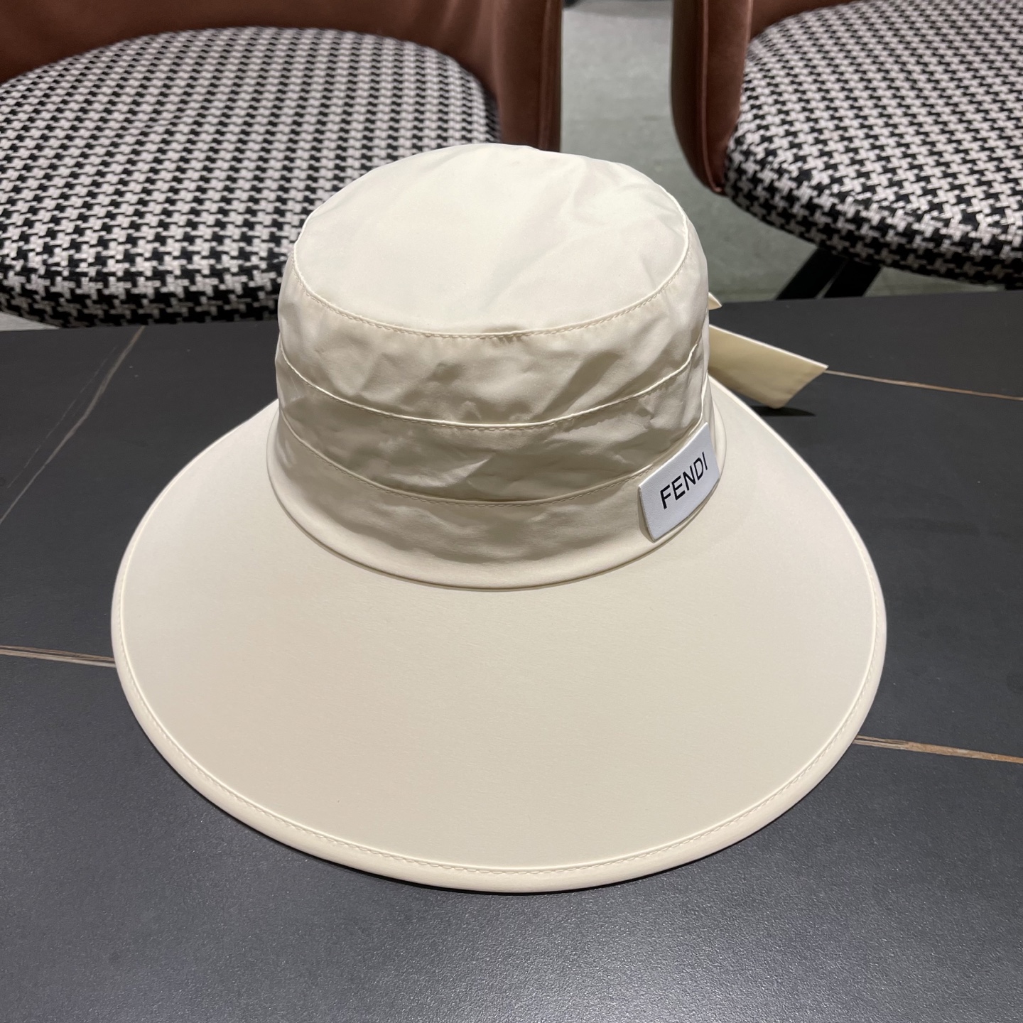 芬迪FENDI帽子女夏季新款渔夫帽防晒遮阳帽防紫外线大
帽檐太阳帽休闲帽盆帽
