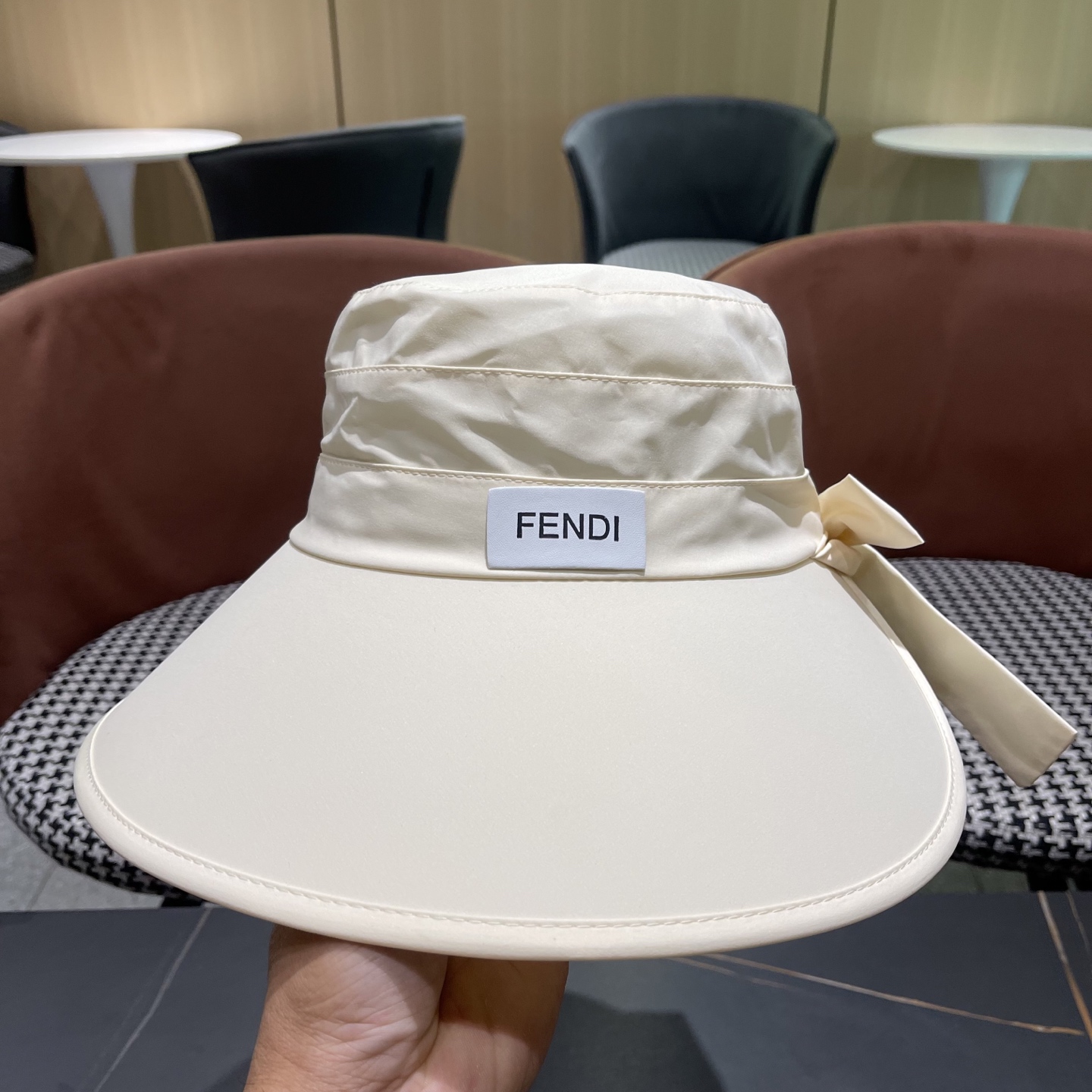  芬迪FENDI帽子女夏季新款渔夫帽防晒遮阳帽防紫外线大
帽檐太阳帽休闲帽盆帽