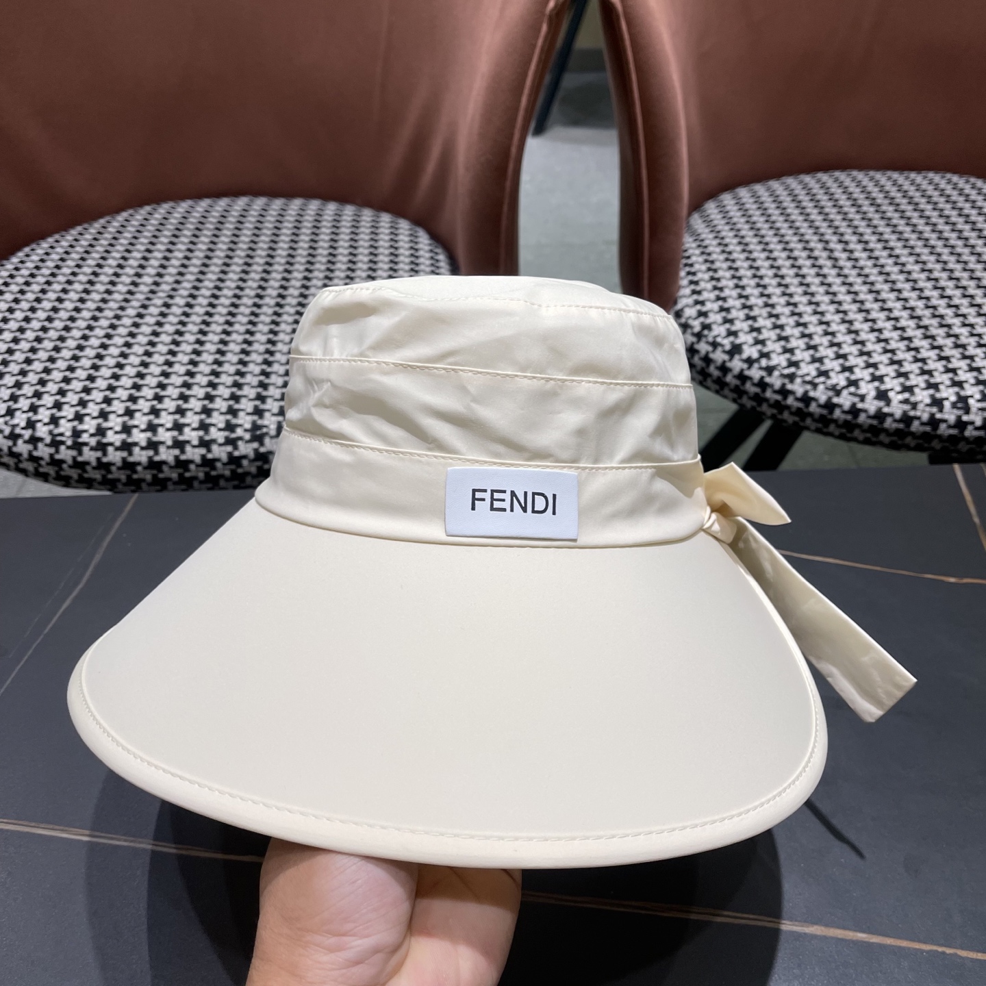  芬迪FENDI帽子女夏季新款渔夫帽防晒遮阳帽防紫外线大
帽檐太阳帽休闲帽盆帽