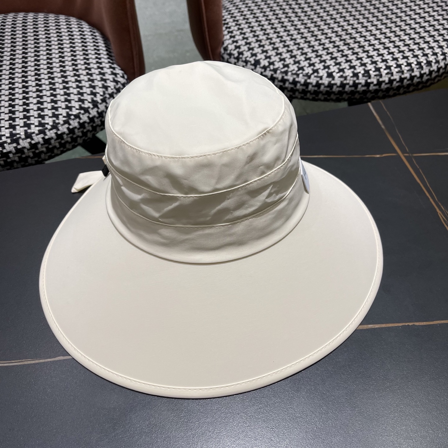  芬迪FENDI帽子女夏季新款渔夫帽防晒遮阳帽防紫外线大
帽檐太阳帽休闲帽盆帽