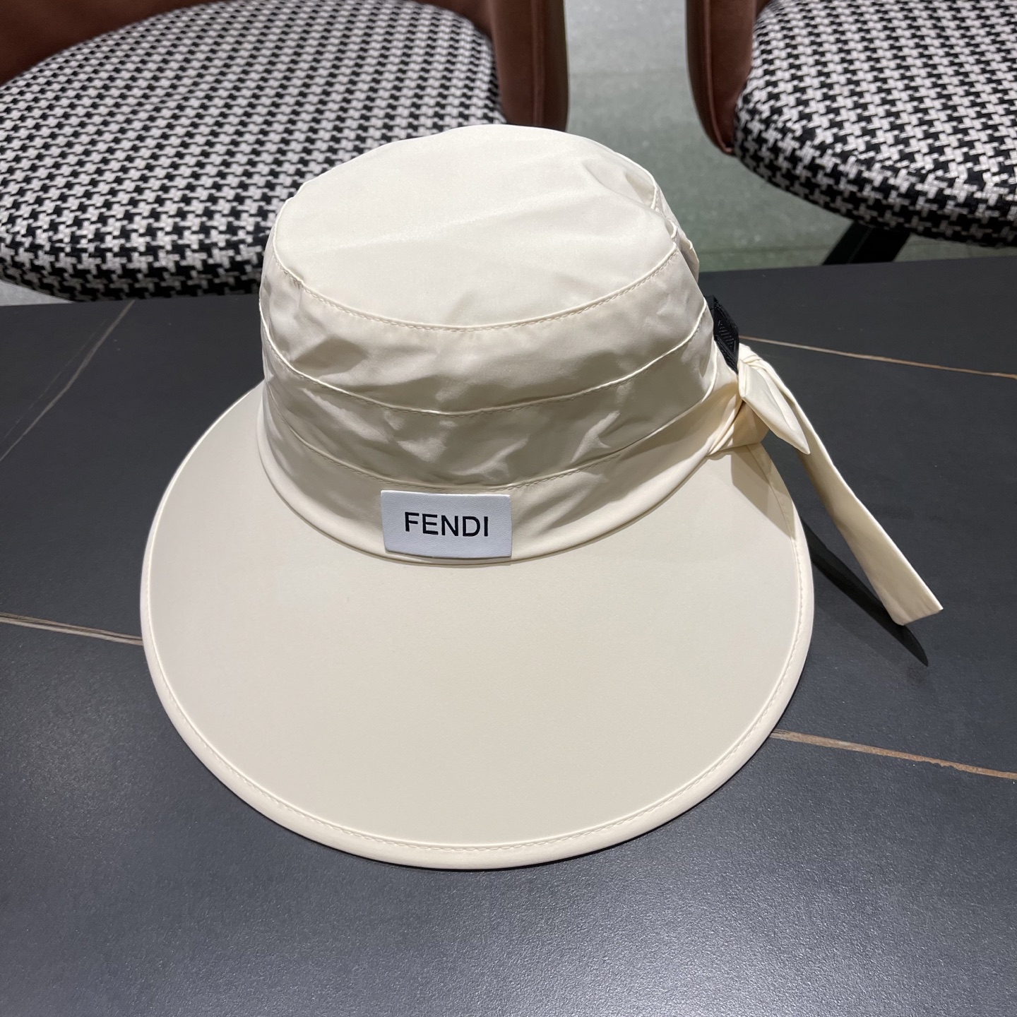  芬迪FENDI帽子女夏季新款渔夫帽防晒遮阳帽防紫外线大
帽檐太阳帽休闲帽盆帽