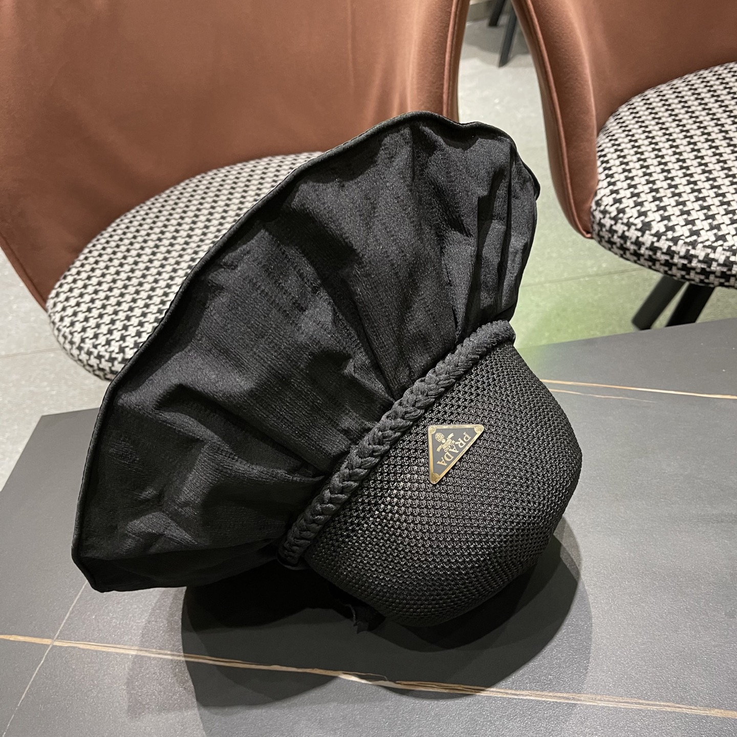 Prada普拉达2025新款大帽檐春夏新款黑胶遮阳帽优雅蝴蝶结女士防晒防紫外线户外太阳帽