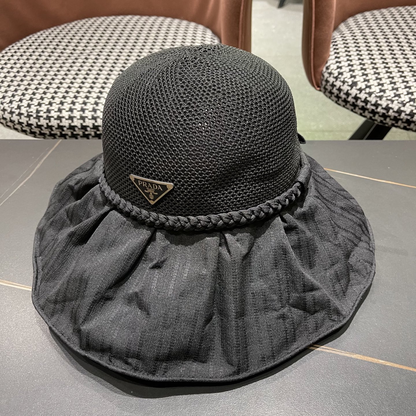 Prada普拉达2025新款大帽檐春夏新款黑胶遮阳帽优雅蝴蝶结女士防晒防紫外线户外太阳帽