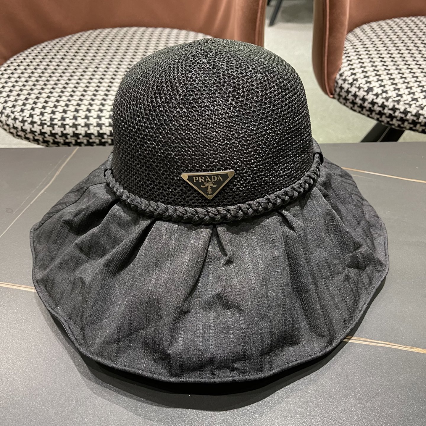 Prada普拉达2025新款大帽檐春夏新款黑胶遮阳帽优雅蝴蝶结女士防晒防紫外线户外太阳帽