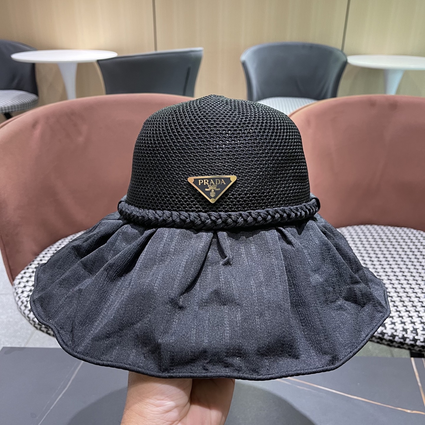 Prada普拉达2025新款大帽檐春夏新款黑胶遮阳帽优雅蝴蝶结女士防晒防紫外线户外太阳帽