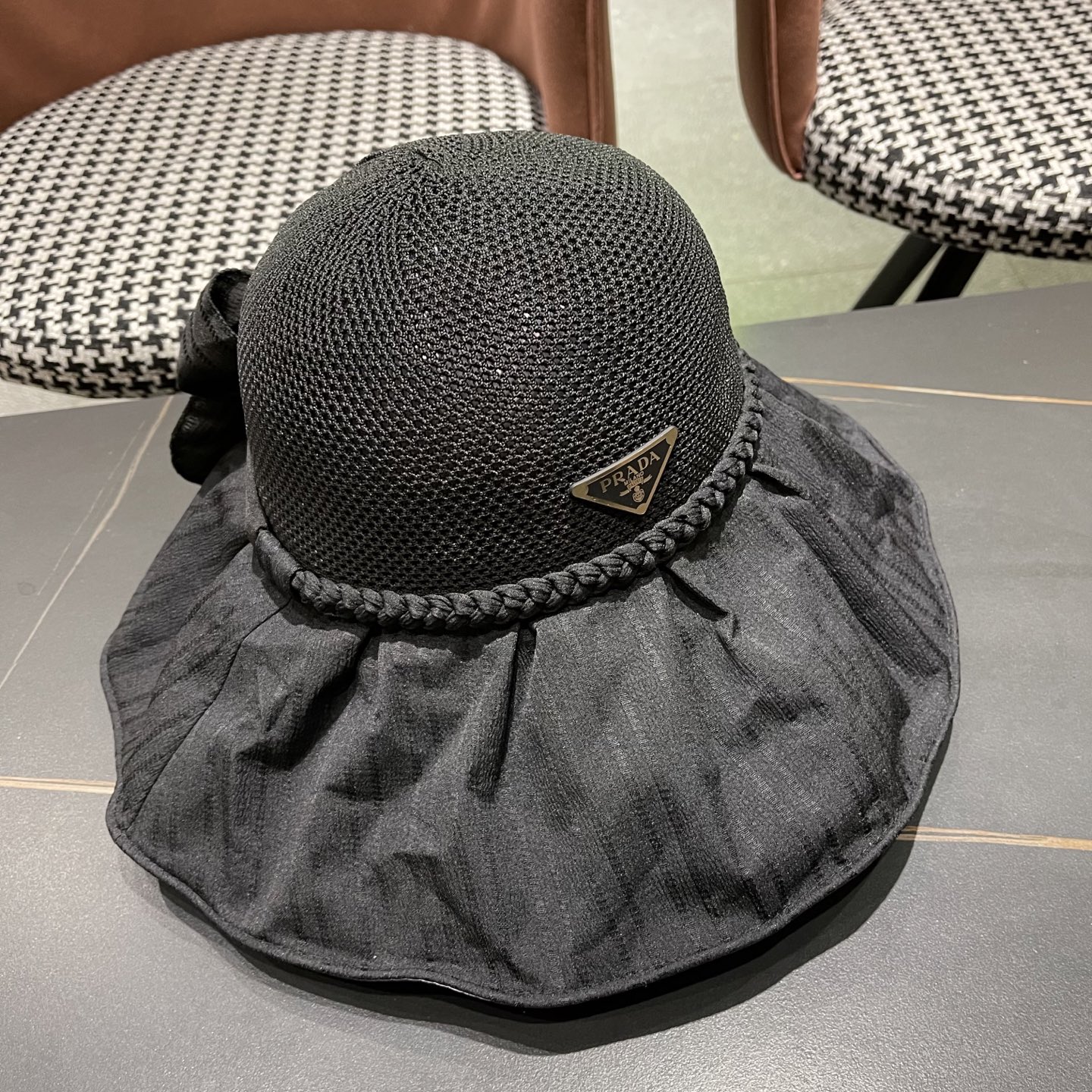 Prada普拉达2025新款大帽檐春夏新款黑胶遮阳帽优雅蝴蝶结女士防晒防紫外线户外太阳帽