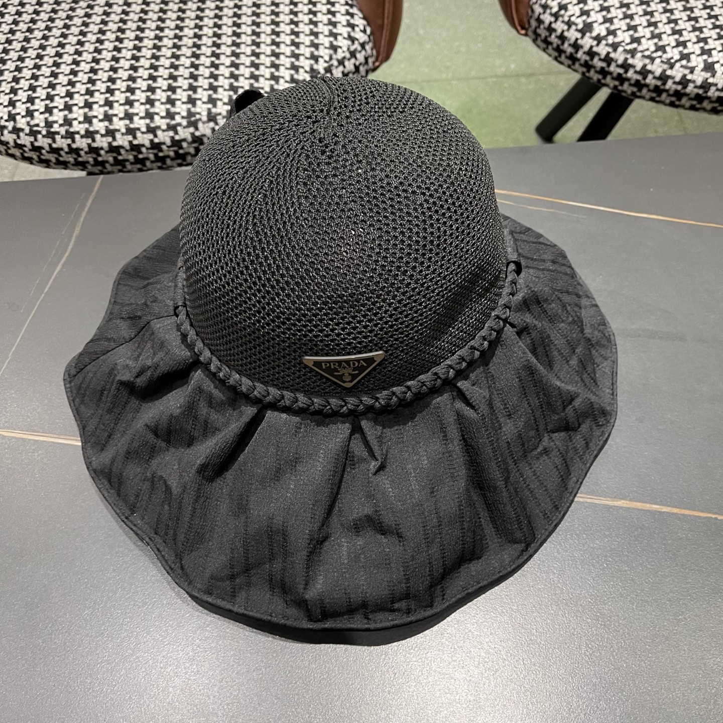 Prada普拉达2025新款大帽檐春夏新款黑胶遮阳帽优雅蝴蝶结女士防晒防紫外线户外太阳帽