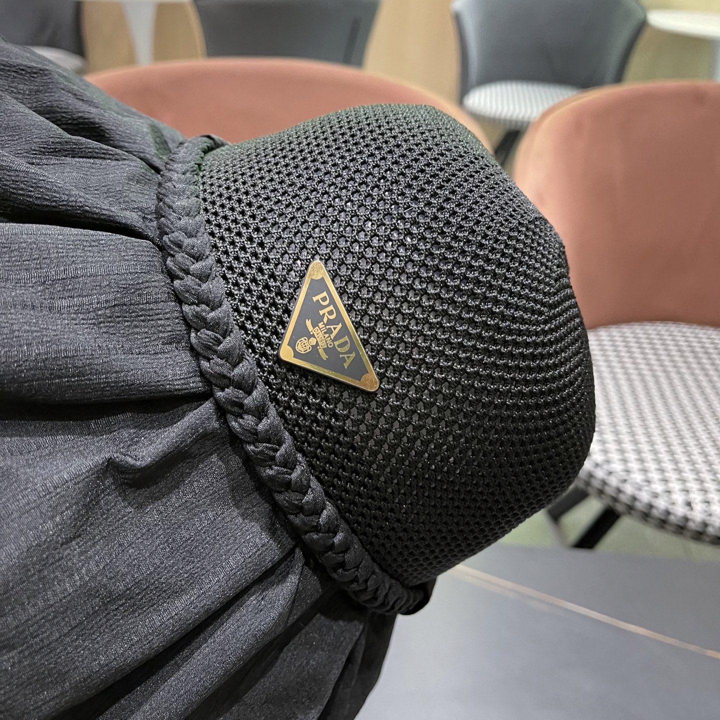 Prada普拉达2025新款大帽檐春夏新款黑胶遮阳帽优雅蝴蝶结女士防晒防紫外线户外太阳帽