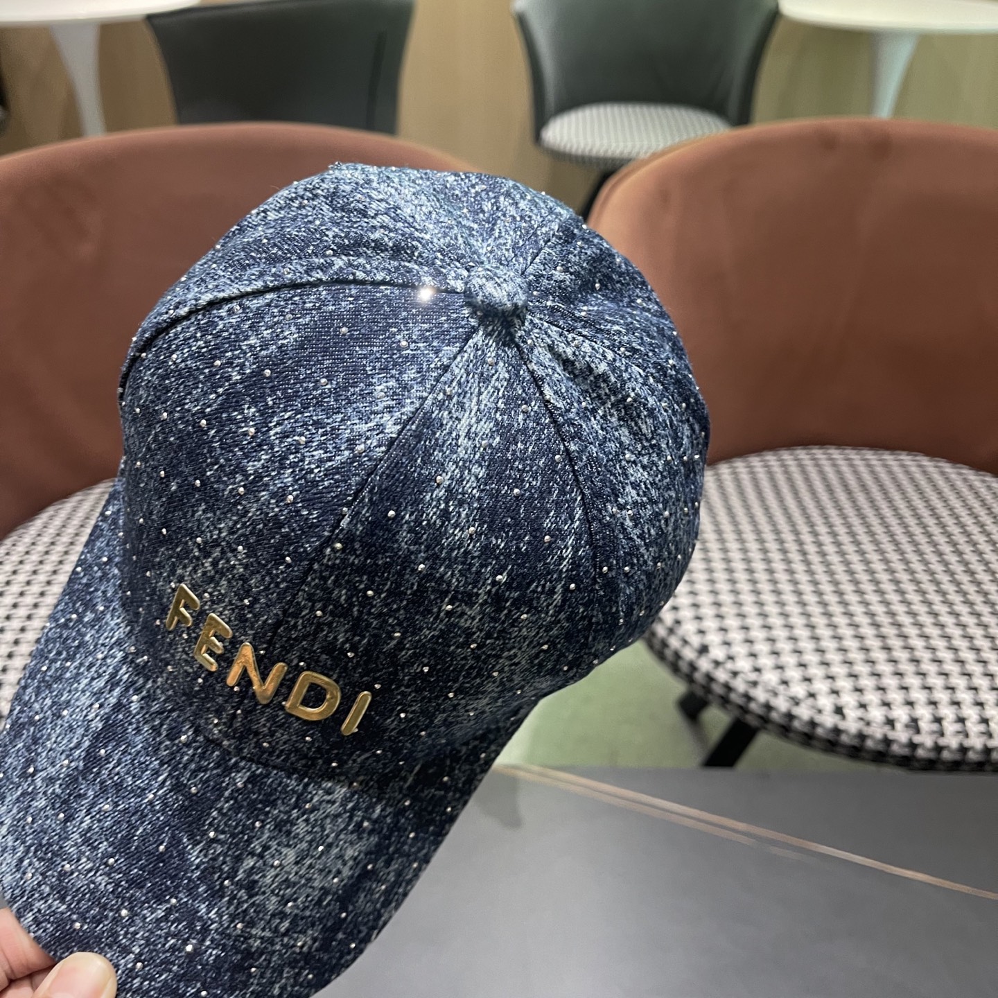  Fendi（芬迪）春秋季新款个性风流星线棒球帽男女遮阳休闲
复古户外鸭舌帽子