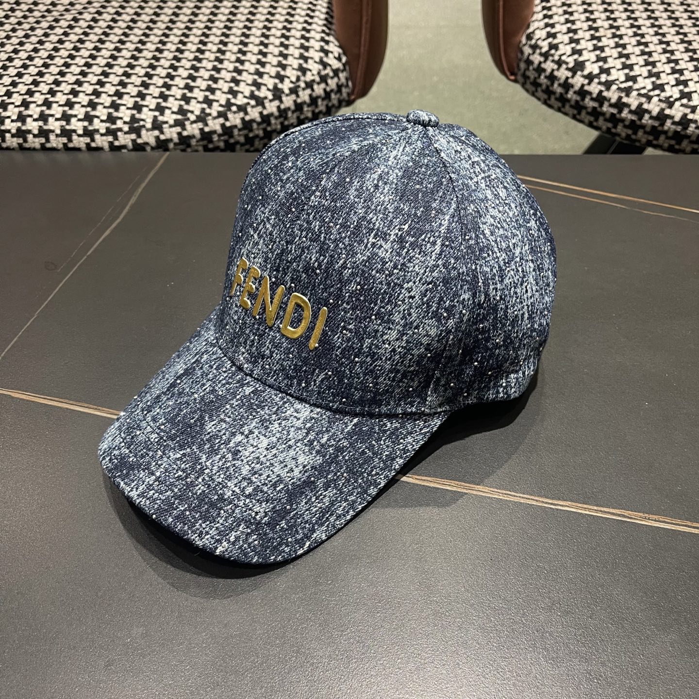  Fendi（芬迪）春秋季新款个性风流星线棒球帽男女遮阳休闲
复古户外鸭舌帽子