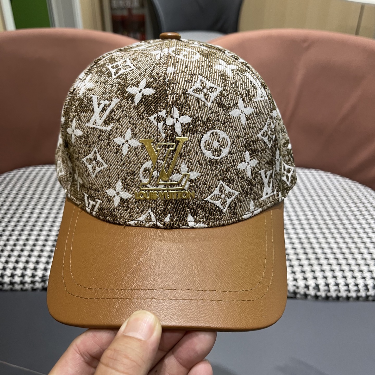 LV(路易威登)新款原单棒球帽1:1开模订制，原版牛仔布料，做工细致完美，质量超赞，基础头围56，贴片可