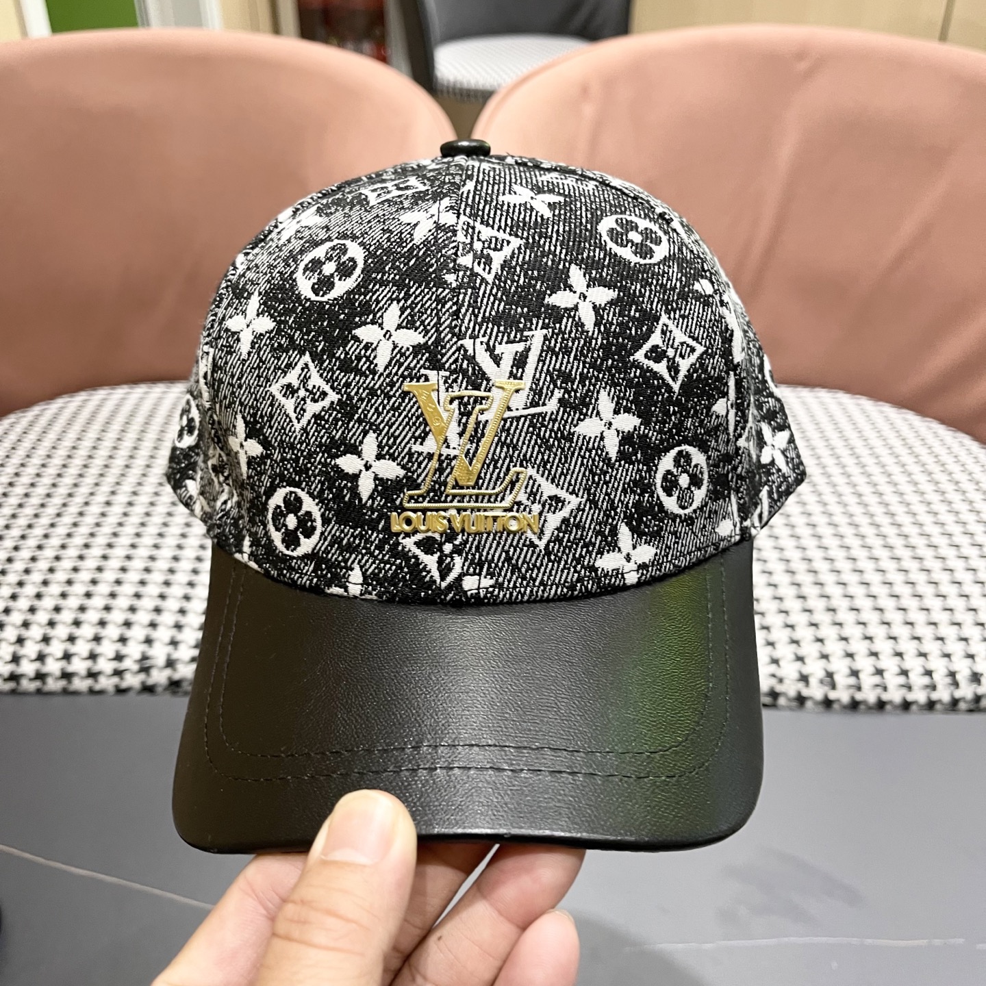 LV(路易威登)新款原单棒球帽1:1开模订制，原版牛仔布料，做工细致完美，质量超赞，基础头围56，贴片可