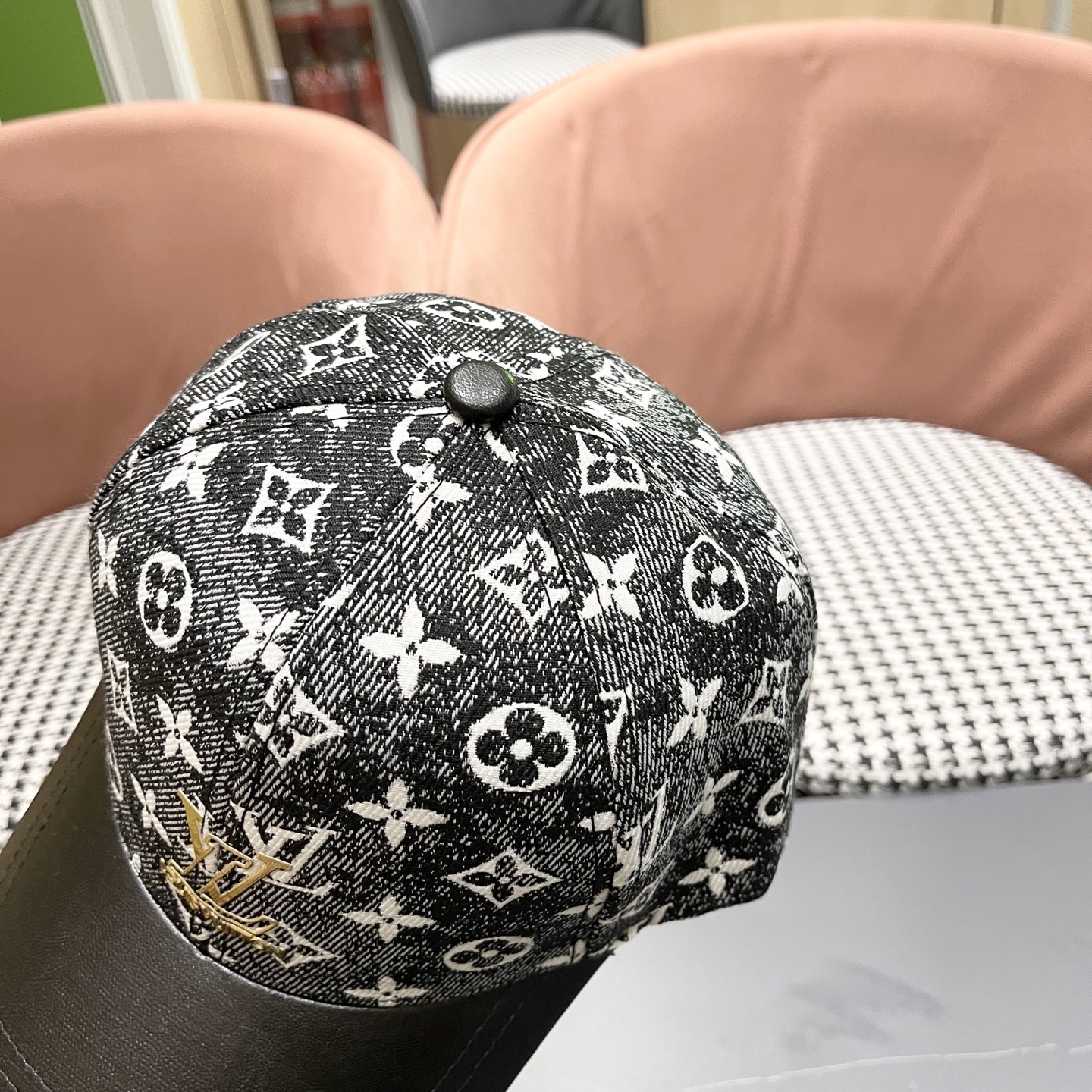 LV(路易威登)新款原单棒球帽1:1开模订制，原版牛仔布料，做工细致完美，质量超赞，基础头围56，贴片可