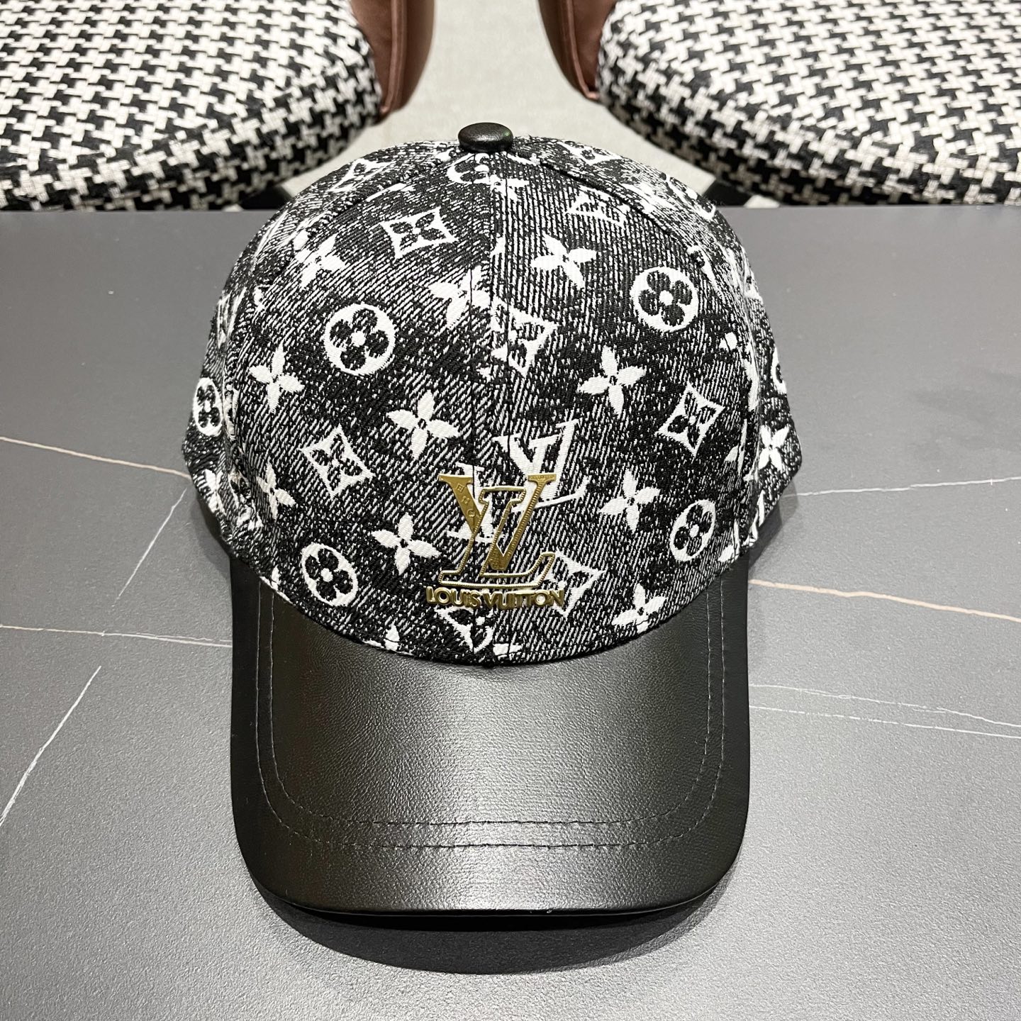 LV(路易威登)新款原单棒球帽1:1开模订制，原版牛仔布料，做工细致完美，质量超赞，基础头围56，贴片可