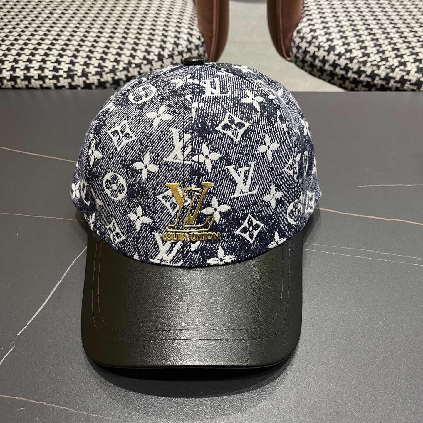 LV(路易威登)新款原单棒球帽1:1开模订制，原版牛仔布料，做工细致完美，质量超赞，基础头围56，贴片可