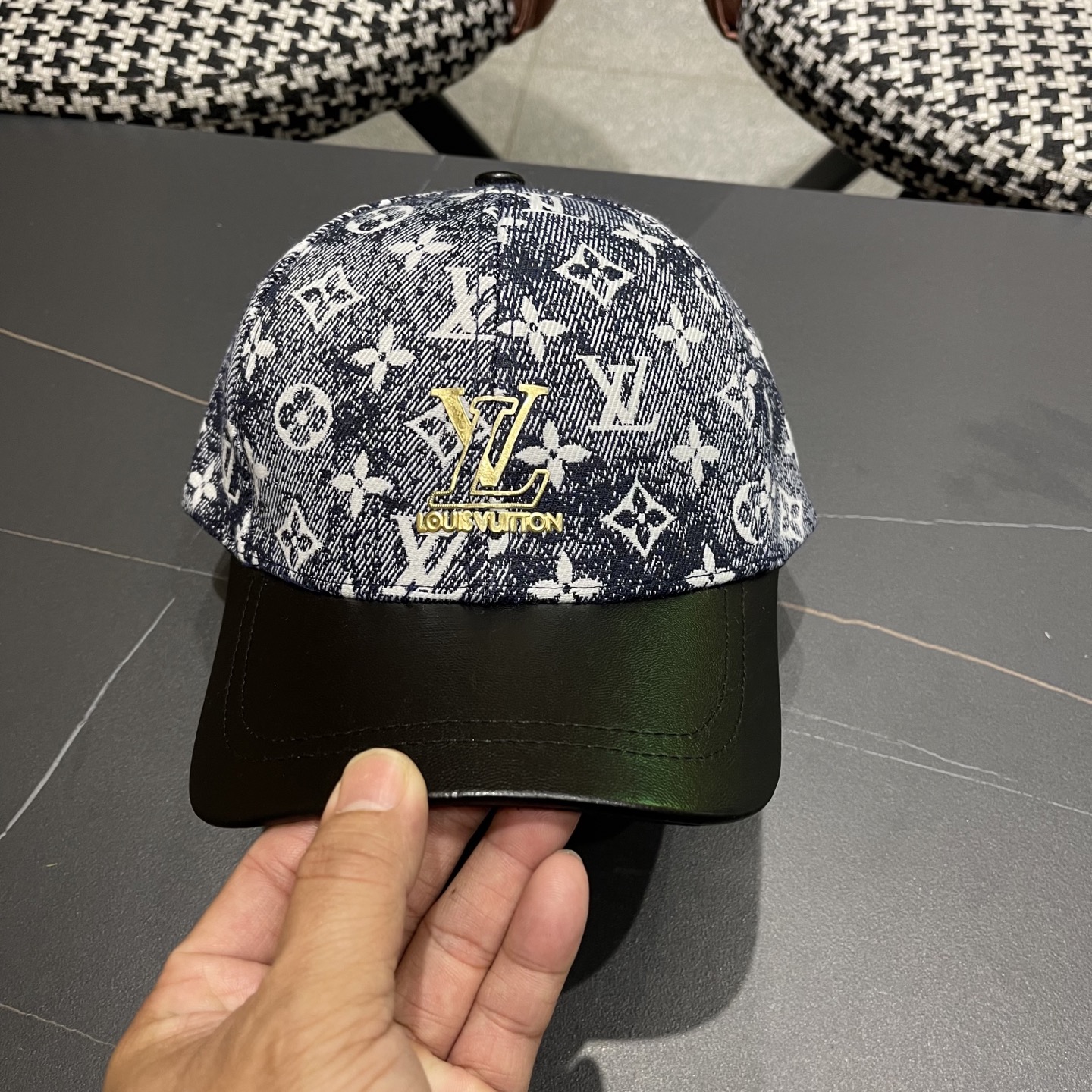 LV(路易威登)新款原单棒球帽1:1开模订制，原版牛仔布料，做工细致完美，质量超赞，基础头围56，贴片可