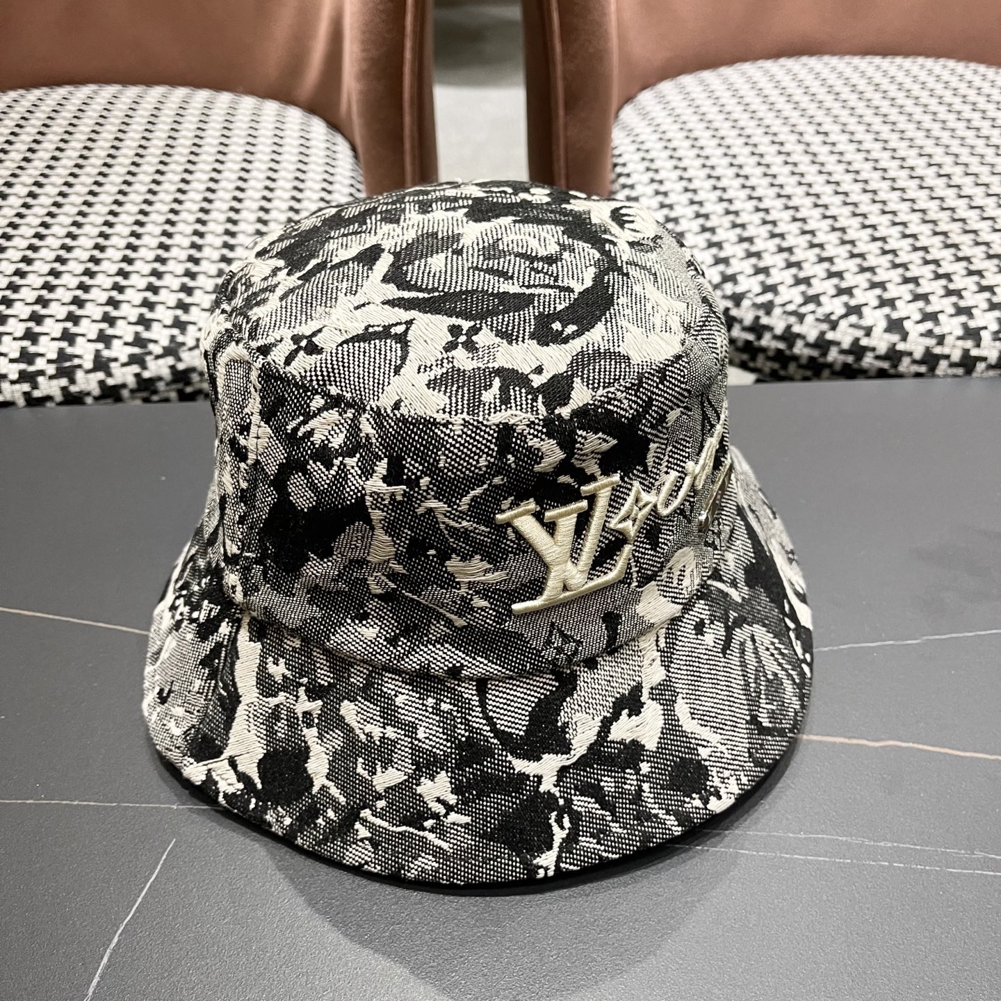 LV路易威登原单刺绣渔夫帽 轻盈透气。完美版型，独家实物拍摄，男女适用，头