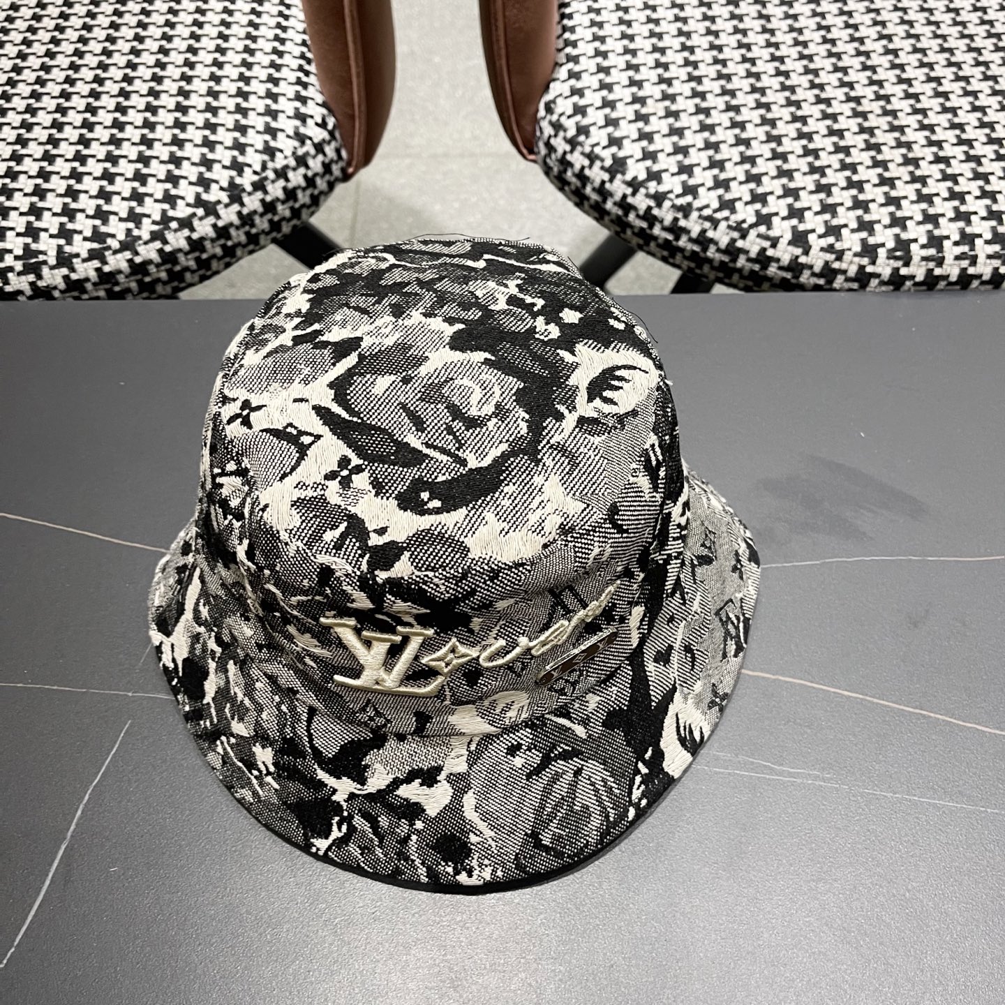 LV路易威登原单刺绣渔夫帽 轻盈透气。完美版型，独家实物拍摄，男女适用，头