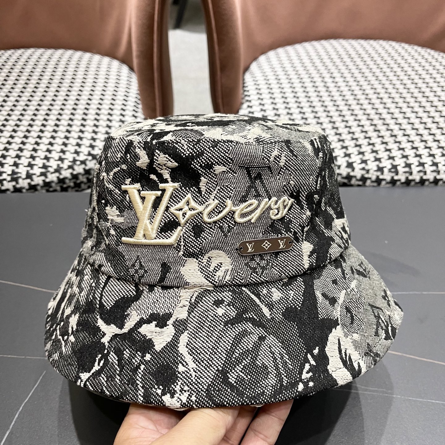 LV路易威登原单刺绣渔夫帽 轻盈透气。完美版型，独家实物拍摄，男女适用，头