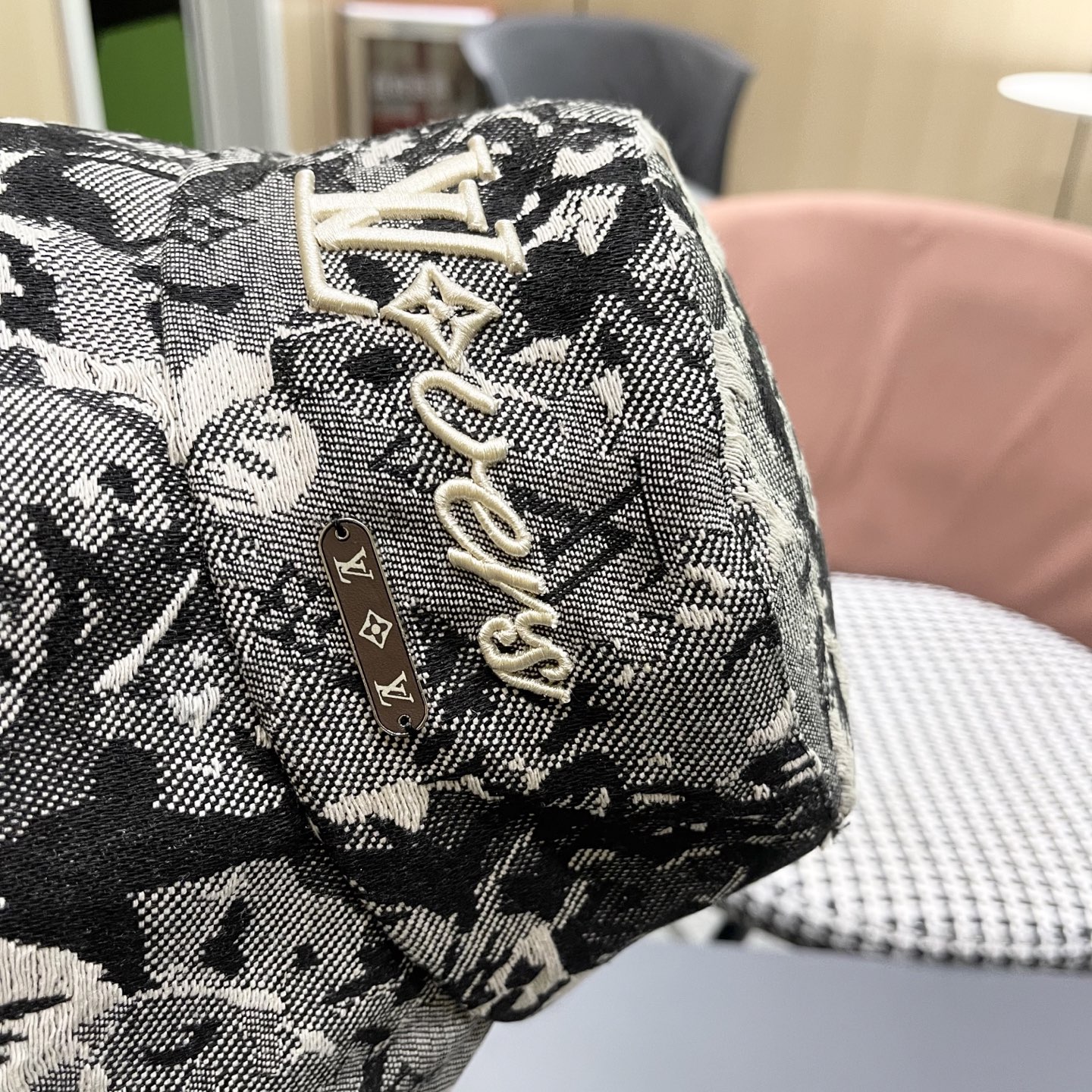 LV路易威登原单刺绣渔夫帽 轻盈透气。完美版型，独家实物拍摄，男女适用，头