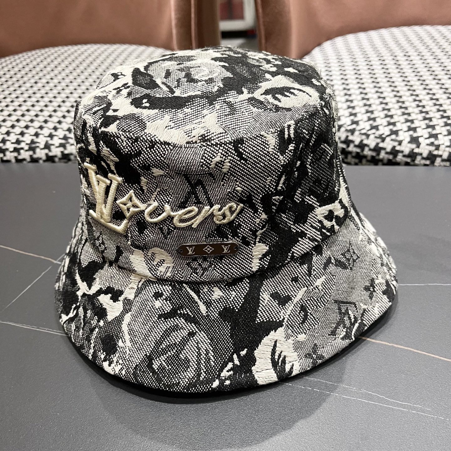 LV路易威登原单刺绣渔夫帽 轻盈透气。完美版型，独家实物拍摄，男女适用，头
