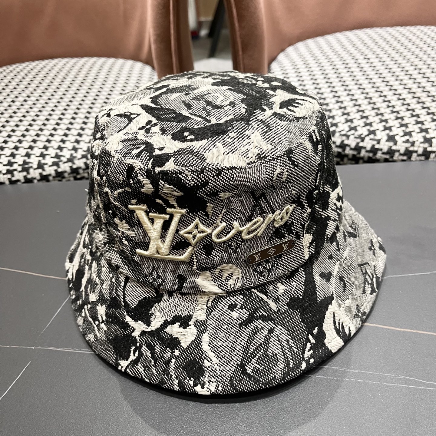 NO:343762,LV Louis Vuitton original single embroidered fisherman hat light and breathable. Perfect style, exclusive physical shot, suitable for men and women, head hat straw hat fisherman hat baseball hat, hat, louis vuitton, louis vuitton, espadrilles, hatsLV路易威登原单刺绣渔夫帽 轻盈透气.完美版型,独家实物拍摄,男女适用,头帽子草帽渔夫帽棒球帽,帽子,louis vuitton,louis vuitton,espadrilles,hats,hat