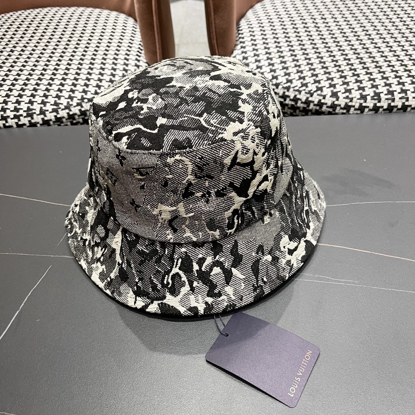 LV路易威登原单刺绣渔夫帽 轻盈透气。完美版型，独家实物拍摄，男女适用，头