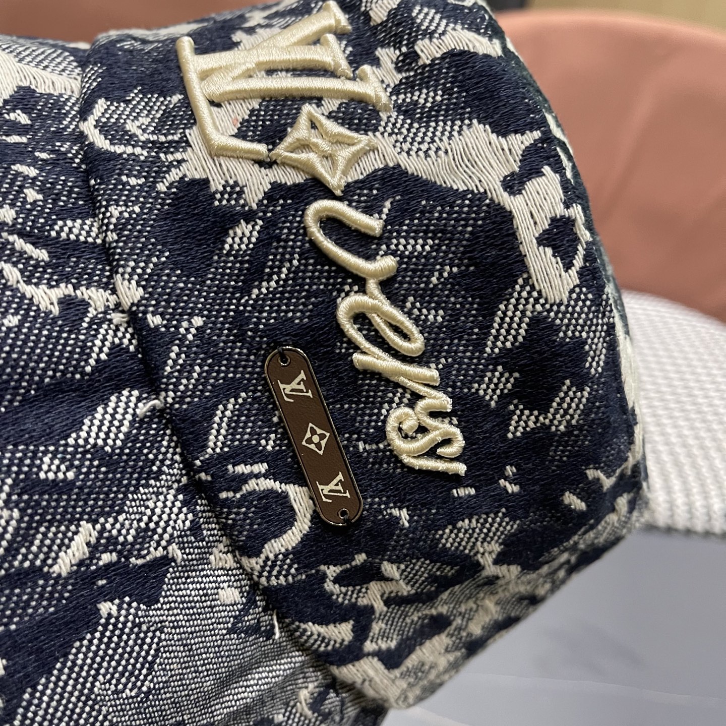 LV路易威登原单刺绣渔夫帽 轻盈透气。完美版型，独家实物拍摄，男女适用，头