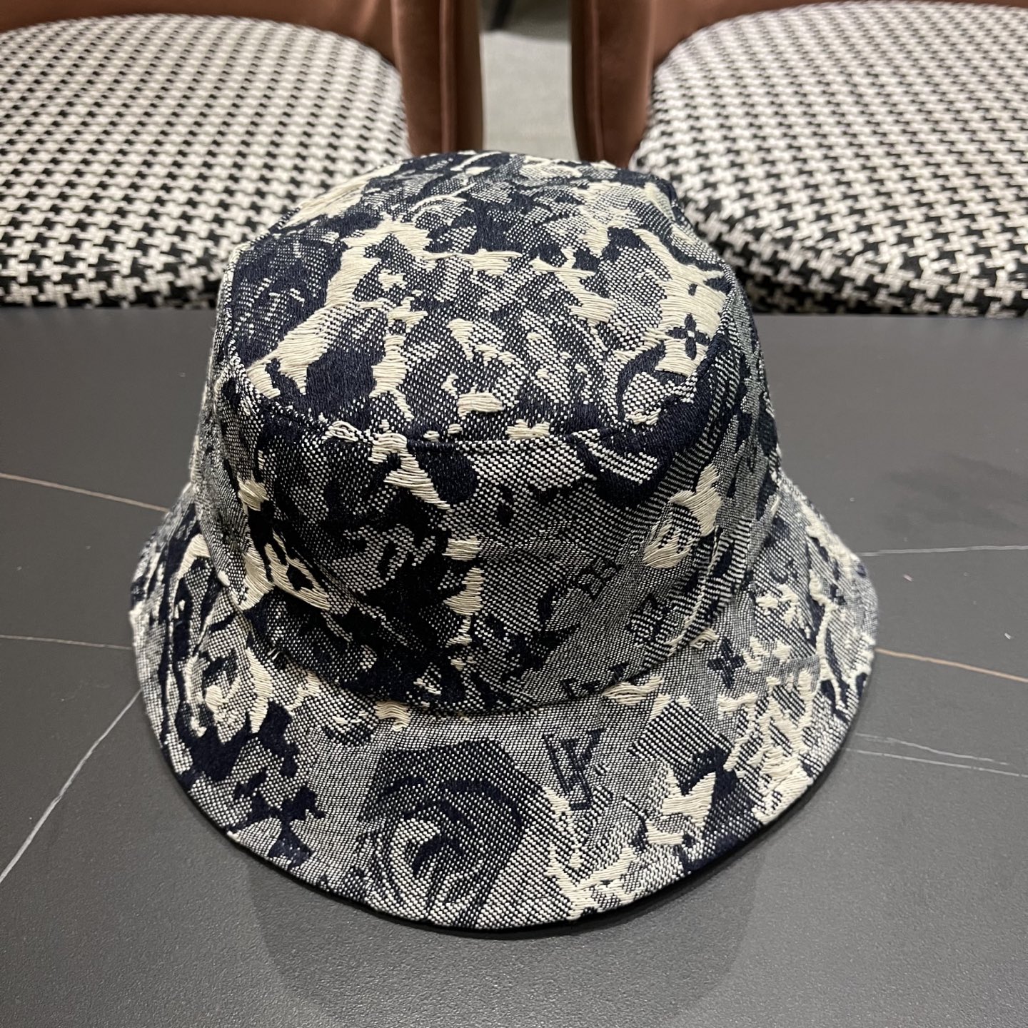 LV路易威登原单刺绣渔夫帽 轻盈透气。完美版型，独家实物拍摄，男女适用，头