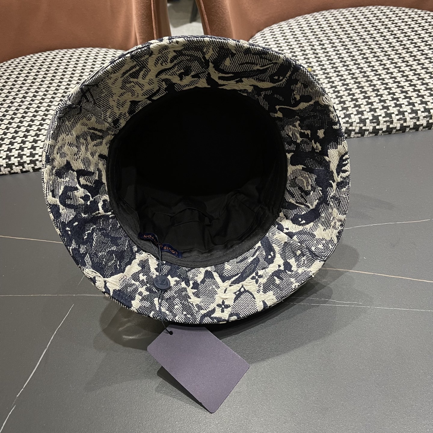 LV路易威登原单刺绣渔夫帽 轻盈透气。完美版型，独家实物拍摄，男女适用，头