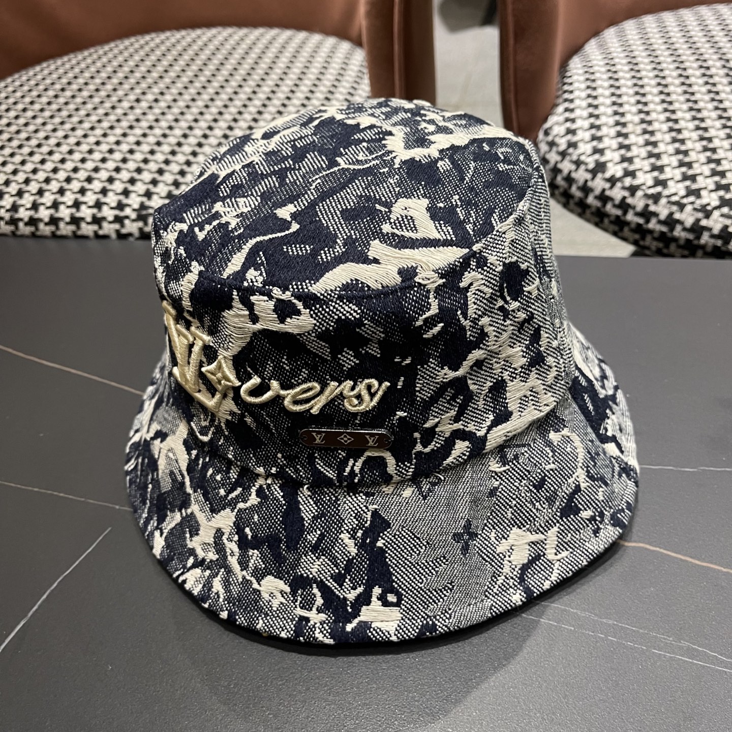LV路易威登原单刺绣渔夫帽 轻盈透气。完美版型，独家实物拍摄，男女适用，头