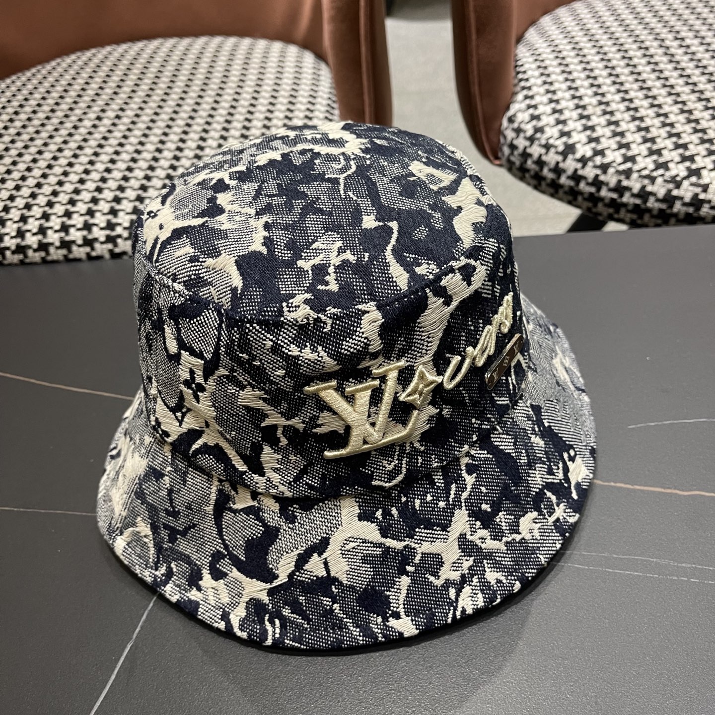 LV路易威登原单刺绣渔夫帽 轻盈透气。完美版型，独家实物拍摄，男女适用，头