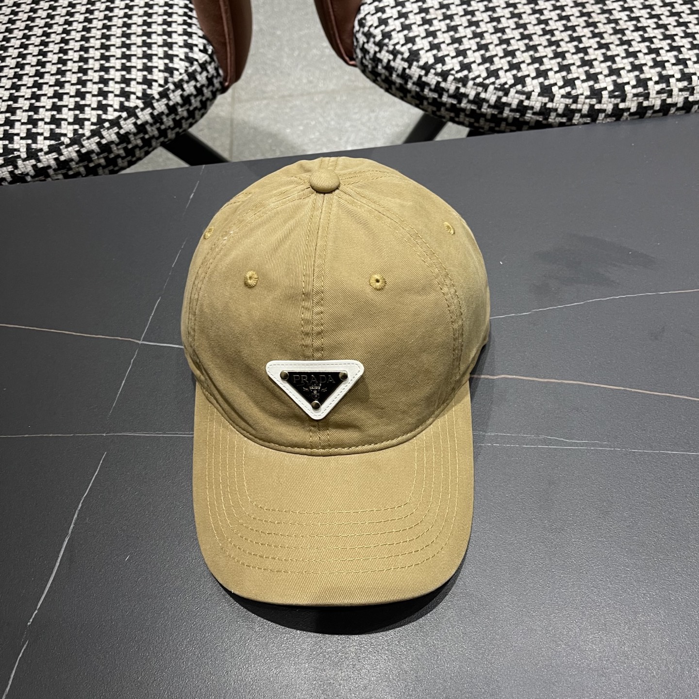  PRADA 普拉达 2025新品棒球帽 时尚潮流，高端做工！非一般的品质，细节看实拍哦
