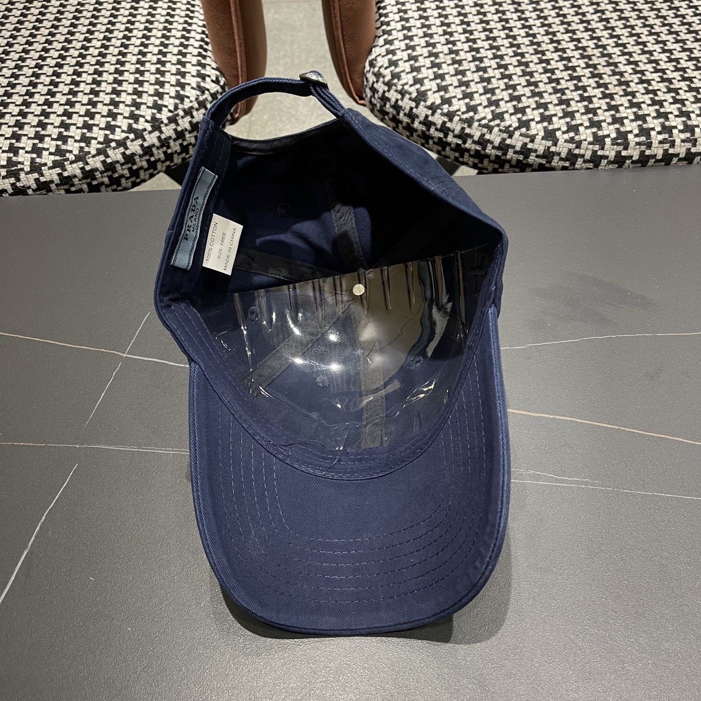  PRADA 普拉达 2025新品棒球帽 时尚潮流，高端做工！非一般的品质，细节看实拍哦