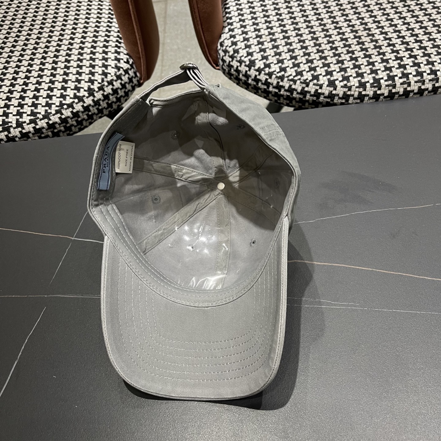 PRADA 普拉达 2025新品棒球帽 时尚潮流，高端做工！非一般的品质，细节看实拍哦