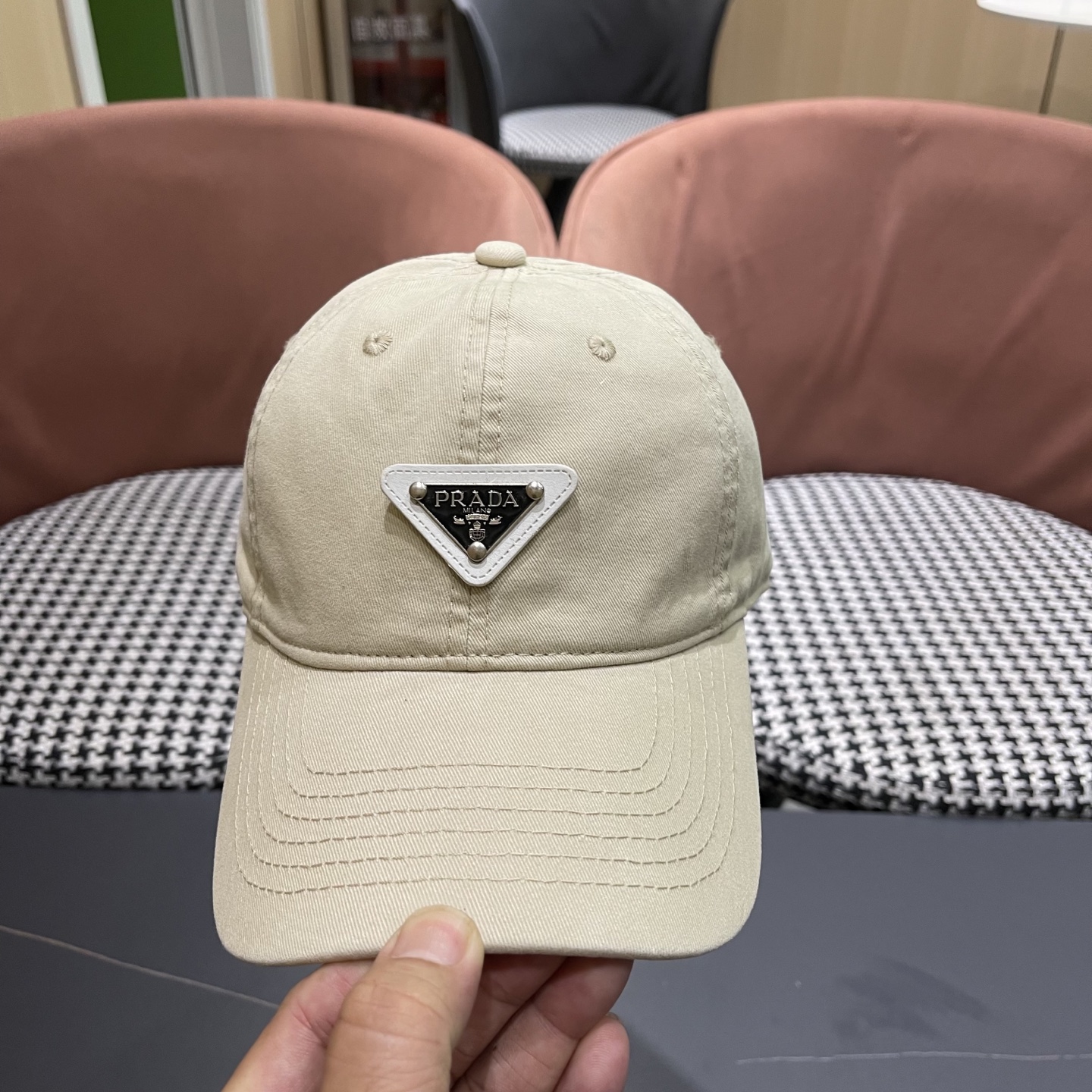  PRADA 普拉达 2025新品棒球帽 时尚潮流，高端做工！非一般的品质，细节看实拍哦