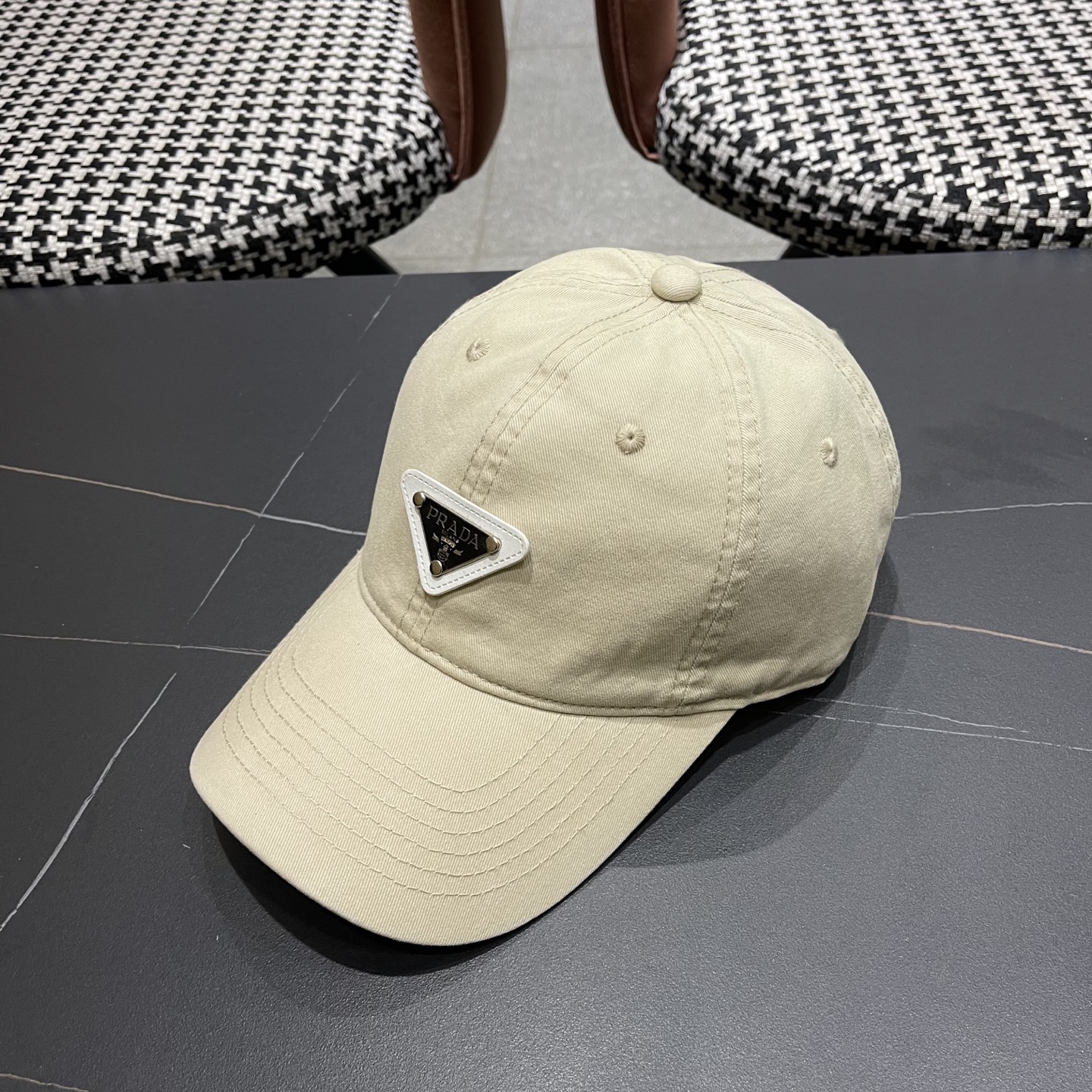  PRADA 普拉达 2025新品棒球帽 时尚潮流，高端做工！非一般的品质，细节看实拍哦