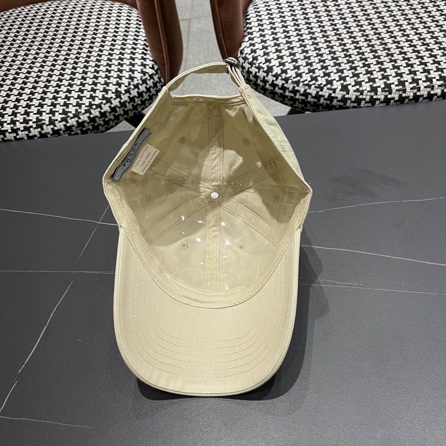  PRADA 普拉达 2025新品棒球帽 时尚潮流，高端做工！非一般的品质，细节看实拍哦
