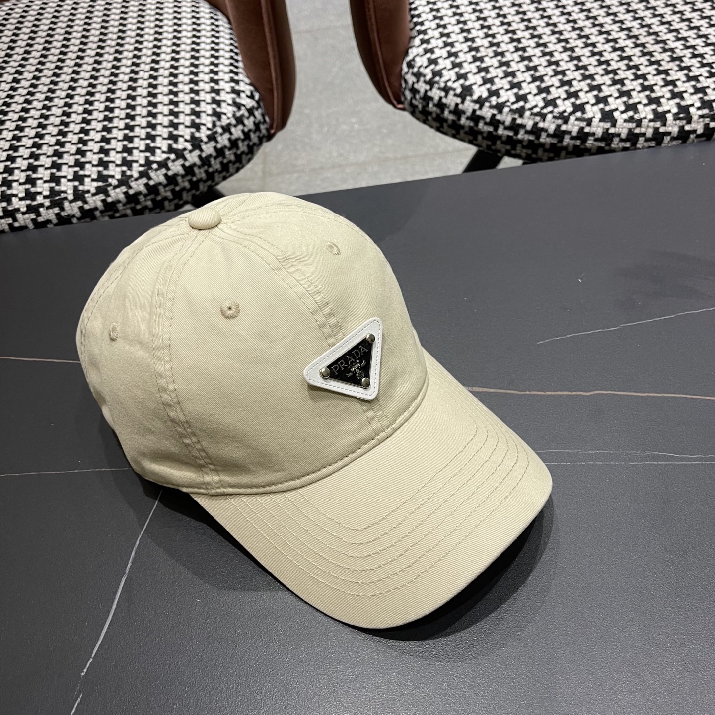  PRADA 普拉达 2025新品棒球帽 时尚潮流，高端做工！非一般的品质，细节看实拍哦