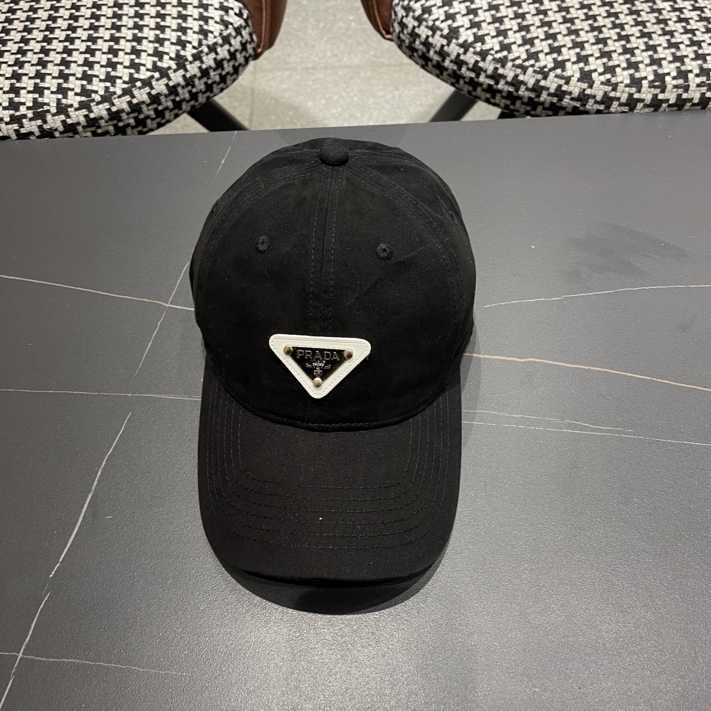  PRADA 普拉达 2025新品棒球帽 时尚潮流，高端做工！非一般的品质，细节看实拍哦